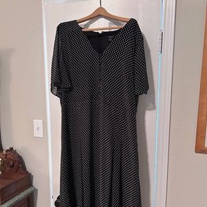 Ann Taylor mid length short sleeve dress size 16 black with small polka dots